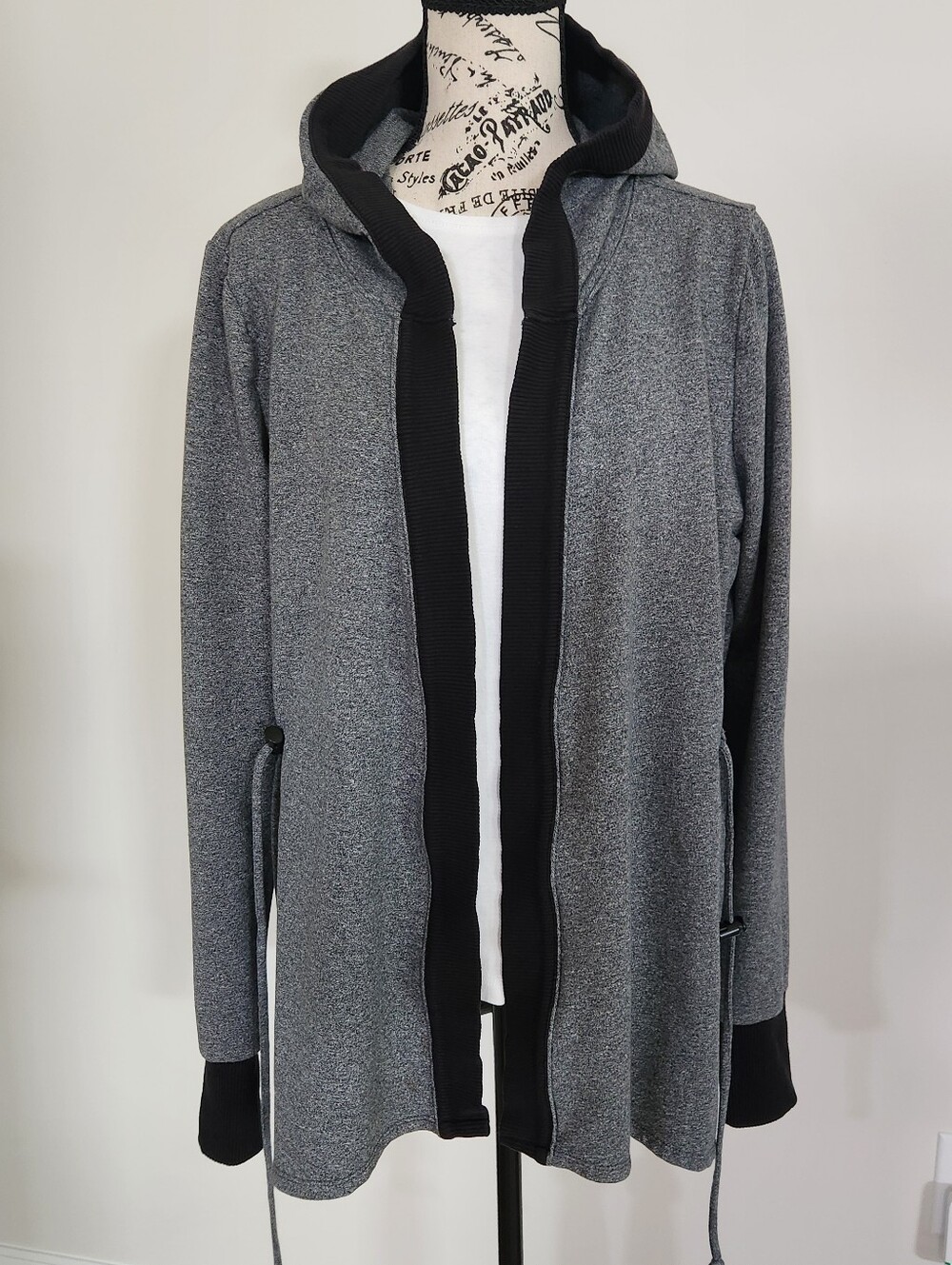 Simply Vera Wang Gray Cinch Waist Cardi